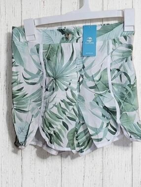 NWT Cupshe Tropical Notched Hem Straight Leg Shorts- S